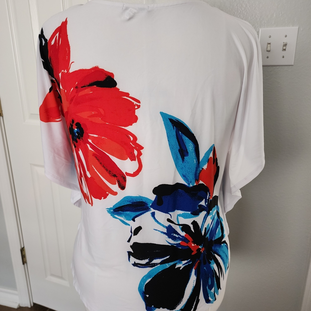 Women's White Floral Print Top with Red & Blue Accents - Picture 2 of 4